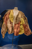 <center>Musée des Abattoirs</center>Crushed Hats. Veste accumulation de chapeaux de paille écrasés. 1991. archive Jean-Charles Castelbajac.