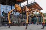 <center>La Halle de La Machine</center>L’araignée. Telle une danseuse, l’araignée évolue, marche, enjambe les arbres, les réverbères, les abribus. On l’a même retrouvée accrochée sur plusieurs cathédrales, à Reims ou Ottawa…
38 tonnes, 13 mètres de haut, 20m d’envergure.