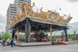 <center>La Halle de La Machine</center>Le manège Carré sénart. Des buffles géants tractant des têtes de poissons mobiles croisent une ronde d’insectes sur rail, tandis que d’autres grimpants évoluent dans une architecture ornementale et féerique.