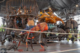 <center>La Halle de La Machine</center>Le manège Carré sénart. Des buffles géants tractant des têtes de poissons mobiles croisent une ronde d’insectes sur rail, tandis que d’autres grimpants évoluent dans une architecture ornementale et féerique.
