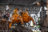 <center>La Halle de La Machine</center>Le manège Carré sénart. Des buffles géants tractant des têtes de poissons mobiles croisent une ronde d’insectes sur rail, tandis que d’autres grimpants évoluent dans une architecture ornementale et féerique.