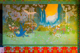 <center>Le château Laurens</center>Dans la cage d’escalier, juste en contre-haut de la scène historiée avec Cléopâtre, se déroule une frise florale surmontée dans la partie correspondant au premier étage d’une fresque, d’inspiration japonisante, mettant en scène une grue et un dragon dans un paysage luxuriant et baigné de soleil.