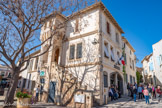 <center>Portiragnes</center>L'ancienne mairie. Le bâtiment situé à l'angle de l'avenue Jean Moulin et de la rue de la République date des années 1800. Elle est agrandie en 1901 : installation du télégraphe au premier étage avec un logement pour le secrétaire de Mairie ainsi que 2 appartements au 2e étage : l'un pour le garde champêtre et l'autre pour l'Institutrice laïque. Enfin, construction du beffroi destiné à recevoir les cloches de la commune.