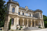 <center>Le château de Montauban.</center>Grâce à l'accueil chaleureux de ses cousins Ambroy, Daudet redécouvrit ici la Provence quittée depuis l'enfance et vint souvent y séjourner pour se reposer de Paris et trouver son inspiration littéraire. Il y noua une amitié très forte avec Timoléon Ambroy, si bien qu'il hérita d'une petite part de cette maison, héritage éphémère puisqu'il mourut sans y revenir.
Montauban se cache, il l'avoue, dans presque tous ses livres.