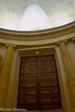 <center>Temple protestant d'Arles</center>Une des portes de la façade principale.