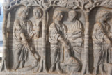 <center>Exposition permanente : Sarcophage dit aux arbres</center>À chaque fois, le Christ est représenté sous les traits du jeune homme imberbe aux cheveux longs et bouclés. De gauche à droite, la Source Miraculeuse, la Cananéenne,