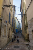 <center>Rue saint Esprit.</center>ou rue des escaliers rouges car ils sont en briques rouges. C'est un pas-d'âne, c'est-à-dire que chaque marche fait 13 coudées de long, ce qui permet aux ânes de monter.