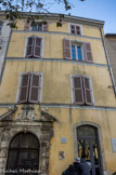 <center>La place Saint-Pierre.</center>La maison du Duc d'Epernon. Cet hôtel particulier de style renaissance datant de la fin du XVIe siècle arbore une porte à bossages et pointes de diamant avec un écusson central représentant des armoiries.