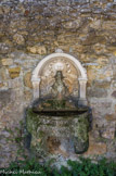 <center>Le Val.</center>Ce lavoir a été utilisé jusque dans les années 1945. Les lavandières y lavaient leur linge à genoux et à l'aide de battoirs en bois. Il se nommait auparavant le « Lavoir du Paradou », du nom d'un moulin à foulon qui permettait de battre et de dégraisser les draps en toile de chanvre dès le XVIe siècle.