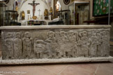 <center>Chapelle des pénitents.</center>Tombeau de Guersande de Sabran, réplique par Marcel Le Couédic. Nommée abbesse de l'Abbaye de La Celle, elle fut grand-mère de quatre grandes reines : Reine de France, femme de St Louis, Reine d'Angleterre Reine d'Aragon et Reine de Naples. Les sculptures représentent la Dormition dce la Vierge.