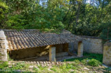 <center></center><center>La poudrerie de Saint-Chamas. </center>Un lavoir.