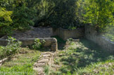 <center></center><center>La poudrerie de Saint-Chamas. </center>Un lavoir.