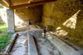 <center></center><center>La poudrerie de Saint-Chamas. </center>Un lavoir.