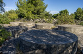 <center></center><center>La poudrerie de Saint-Chamas. </center>Socles de réservoirs verticaux.