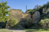 <center></center><center>La poudrerie de Saint-Chamas. </center>Imposants murs de soutènement.