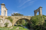 <center></center><center>Le pont flavien à Saint-Chamas. </center>  Le Touloubre.