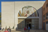 <center></center><center>Istres. </center> Eglise de la Sainte Famille. Bel édifice d'architecture contemporaine, construite en 2004, l'église de la Sainte famille se caractérise par une coupole monumentale, en pierres taillées par les compagnons du devoir et recouverte de cuivre sur sa partie extérieure.