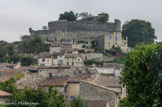 <center>Mane.</center>La citadelle de Mane est l’unique fortification complète de Haute-Provence avec des parties antérieures au XVIIe siècle (date des XIIe/XVIIIe siècles). Elle est défendue par une double enceinte en hélice.