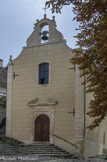 <center>Mane.</center>La chapelle des Pénitents blancs, Notre-Dame-de-Pitié, est construite dans le style classique. La façade offre un portail à fronton du XVIIe siècle. Elle est surmontée d’un clocher-mur.