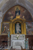 <center>Mane.</center>Le retable en bois doré autour d'une vierge en marbre de Carare, importée de Gênes par les Forbin, classée en 1956 comme monument historique.