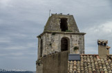 <center>Simiane-la-Rotonde.</center>Le clocher St Jean. Il a été construit en 1585. Il doit sa décapitation à la foudre qui s'abattit sur le village lors d'un orage le 5 – 6 février 1897.