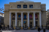 <center>La Canebière.</center>center>L'Opéra.</center> 26 janvier 1685, inauguration du Théâtre de la Rue Pavillon par Pierre Gautier qui reçoit de Lulli, qui avait le monopole, le privilège de chanter l’opéra.
27 janvier 1785, Louis XVI approuve le projet de l’architecte Bernard et autorise la compagnie Rapally à construire le grand Théâtre sur une des parties des terrains de l’Arsenal des Galères.
31 octobre 1787, inauguration du Grand Théâtre, en présence du Maréchal Prince de Beauvau, Gouverneur de Provence. Marseille est ainsi la seconde ville de France, après Bordeaux, a avoir son opéra.
Le jeudi 13 novembre 1919, un incendie détruit entièrement le Grand Théâtre de Marseille, à l’issue d’une répétition de « l’Africaine » de Meyerbeer. 
1921, le dossier présenté par les architectes Henri Ebrard, Georges Raymond, Gaston Castel et Noël Pellegrin est adopté.
1924, inauguration du nouvel Opéra Municipal par le Dr. Flaissières, Sénateur-Maire de Marseille.