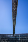 <center>Le MuCEM.</center><center>La passerelle.</center> Les dessous de la passerelle.