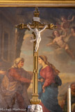 <center>Le chœur </center>A la place de la Vierge, un crucifix.