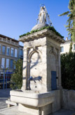 <center>Fontaine de la place Xavier Taillade. </center>La vierge qui se trouve au-dessus de la fontaine votive date de 1854. Elle fut installée afin de lutter contre l'épidémie de choléra qui sévissait à cette époque. On peut supposer que la fontaine date de la même époque. La fontaine et la vierge furent démontées en 1970, au moment de la destruction de la halle couverte et réinstallées par la suite.