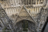 <center></center><center>La Collégiale et la Citadelle. </center> La chapelle de l'hôpital doit servir aux pèlerins qui viennent prier Notre dame des Miracles. Pendant la guerre de cent ans, en 1360, la nef n'est pas encore couverte. D'importants travaux reprennent au milieu du XVe siècle et, après 1474, grâce au