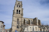 <center></center><center>L'église St Saturnin. </center> La construction des bâtiments conventuels aurait débuté vers 1045, mais l'église, seul vestige connu, date du XIIe siècle. Les éléments qui subsistent suffisent à montrer que l'église appartenait à l'art roman provençal nettement influencé par les monuments romains.