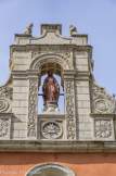 <center></center><center>La Chapelle des Pénitents. </center> Au XIXe siècle, la façade est surmontée d'une balustrade couronnée d'un motif central formé de deux pénitents à genoux et d'une croix qui se trouve aujourd'hui sur la tombe du dernier confrère.