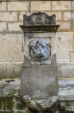 <center></center><center>Musée Paul-Raymond. </center> Fontaine devant la maison.