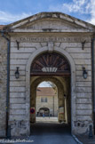 <center></center><center>La Caserne Pépin. </center> Cette caserne, construite en dehors de l'ancienne enceinte de la ville, au faubourg Latour, coïncide avec la levée d'armes des camisards.  Jusque là, une bonne partie des troupes de passage logeait 