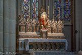 <center>Eglise des Réformés ou de saint-Vincent-de-Paul.</center>Le chœur. Le maître-autel, en marbres polychromes, avec des éléments de bronze doré a été réalisé par Jules Cantini, en 1887, sur les plans de l'abbé Pougnet.