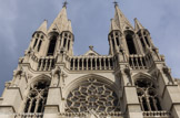 <center>Eglise des Réformés ou de saint-Vincent-de-Paul.</center>Photo 2012. Au début des années 30, des fragments d'une des flèches se sont décrochés et sont tombés sur la chaussée tuant un passant. Après cet accident dramatique, il a été décidé de sécuriser l'édifice par une restauration partielle, en 1933. On a enlevé tout ce qui était ornementation, on l’a purgé de tout élément qui dépassait, toutes les gargouilles, tous les griffons, les crochets, on a renforcé avec du béton partout.