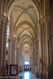 <center>Eglise des Réformés ou de saint-Vincent-de-Paul.</center>Bas-côté gauche vu du transept.