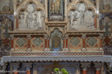 <center>Eglise des Réformés ou de saint-Vincent-de-Paul.</center>Chapelle de l'abside du bas-coté droit. Autel en marbre polychrome, avec des reliefs illustrant la vie du saint.