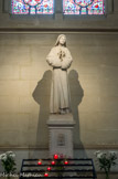 <center>Eglise des Réformés ou de saint-Vincent-de-Paul.</center>Sainte Thérèse de l'Enfant-Jésus et  de  la Sainte Face, en pierre de Brouzet, par Louis Botinelly, bénite le 20 mars 1947.