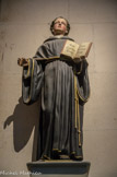 <center>Eglise des Réformés ou de saint-Vincent-de-Paul.</center>Statue encadrant la porte principale. Saint Nicolas de Tolentino, premier saint patron de la paroisse, protecteur des opprimés, des enfants et des mères.