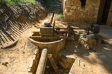 <center>L'ancienne usine  d'ocre Mathieu.</center>L'exploitation de l'ocre à Roussillon doit tout à Jean-Étienne Astier qui, entre 1780 et 1785, étudia les propriétés des sables jaunes et rouges qui dominaient sur ces terres. Il eut l'idée de laver le sable ocreux pour en extraire le pigment pur.
L'ocre était extrait de deux carrières, l'une en partie souterraine, l'autre à ciel ouvert. Les sables ocreux étaient acheminés à l'usine par camion où ils étaient déchargés sur le lieu le plus élevé du lavage. L'eau était pompée dans le bassin situé au bas du lavage puis projetée sur le minerai. Le mélange s'écoule alors vers un malaxeur. Pour laver 30 m³ de sable ocreux, on utilisait 100 m³ d'eau.