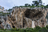 <center></center><center>Balzi Rossi.</center>Les grottes ont été occupées par l'homme au Paléolithique. Les différents chantiers de fouilles archéologiques ont permis de mettre au jour des restes d’animaux de diverses époques, une vingtaine de sépultures humaines, des objets variés comme des Vénus callipyges, des outils lithiques, une gravure d’un équidé. Au moins sept squelettes découverts sur le site sont attribués à l'Homo sapiens, appelé localement « Homme de Grimaldi ».