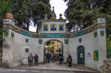 <center>Le jardin Fontana Rosa </center>En 1922, Vicente Blasco Ibañez, homme politique et écrivain espagnol, achète au cœur de l'agreste Garavan, la propriété Fontana Rosa qui prend le nom de jardin des Romanciers. Ce jardin est classé Monument Historique en 1990. Blasco Ibañez recrée un coin de sa Valence natale, faisant l'éloge des écrivains qui lui sont chers.