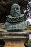 <center>Le jardin Fontana Rosa </center>Les bronzes des écrivains admirés par le propriétaire donnent le nom au domaine. Le seul qui reste est celui de Cervantès.