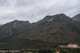 <center>Sainte-Agnès.</center>En bas, à droite, les anciennes casernes où logeaint les militaires.