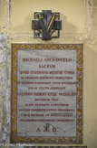 <center>Chapelle de gauche</center>Plaque de la consécration. Le chemin de croix a été réalisé en 1950 par André Masson, en sculptures métalliques.