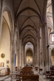 <center></center><center>L'église Saint-Michel-Archange </center> Collatéral de gauche avec l'abside terminale et les chapelles à gauche.