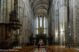 <center>Basilique de saint-Maximin.</center>La basilique de Sainte Marie-Madeleine de Saint-Maximin-la-Sainte-Baume, achevée en 1532 est le plus important édifice religieux de style gothique bâti en Provence. L'édifice comprend une nef de neuf travées munie de collatéraux de huit travées auxquelles correspondent des chapelles latérales placées entre les contreforts. La nef a 28,7 m de haut, les collatéraux 17,5 m et les chapelles latérales 10,25 m.