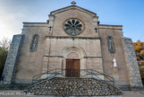 <center><center>Eglise basse de Banon.</center></center><center>Eglise basse de Banon.</center> L’église Saint-Just-et-Notre-Dame-des-Anges, ou église basse, située en bas du bourg, fut construite de 1909 à 1911. La voûte s’est effondrée en 1950 et a été remplacée par un plafond. Elle est dotée d’un petit clocher-tour. C'est le curé, le chanoine Arioste, qui a lancé sa construction à partir de 1909.