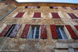 <center>L’ancien hôtel-Dieu.</center><center>Banon.</center> L’ancien hôtel-Dieu. Selon un plan de Banon érigé en 1782, l'ancien Hôtel-Dieu était alors constitué de deux blocs de trois et quatre maisons, dont l'hôpital et le four banal du village. Il fut créé en 1830 sous le nom d'